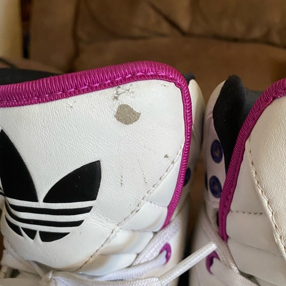 Adidas size men’s 9 in a 9/10 shape ! Men or women can wear them. - Picture 3 of 13